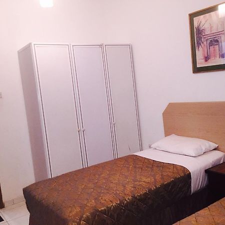 Gold Plaza Guest House Дубай Стая снимка