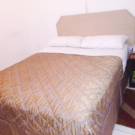 Gold Plaza Guest House Дубай Екстериор снимка