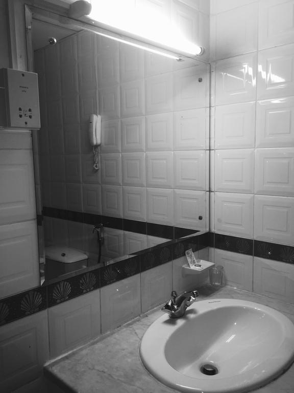 Gold Plaza Guest House Дубай Стая снимка